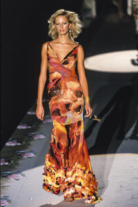 roberto-cavalli-ss-2002-16.thumb.jpg.7b4b058e8ff3a55e3e968c6a1b3cbdec.jpg