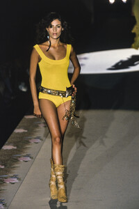 roberto-cavalli-ss-2002-18.thumb.jpg.e65202b148be7c23e23106e1019b04f8.jpg