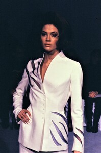 034-thierry-mugler-spring-1998-couture-detail-CN10057144.jpg