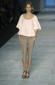 1024051737_Chloe2003WomenRTW14.thumb.jpg.53ae593a37e38ac110b91c2162314e65.jpg