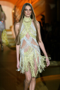 1029007862_GianniVersace2004HauteCouture62.thumb.jpg.d275a9ad801fce97c4232ea5811ed194.jpg