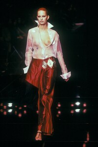 1040886781_GianfrancoFerre2002WomenRTW91.thumb.jpg.6802b6c5d9bd497167a1b33ea6083dd8.jpg