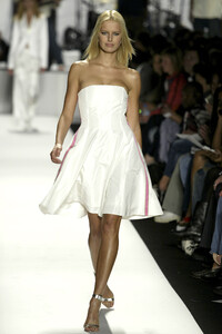 1070981617_TommyHilfiger2004WomenRTW4.thumb.jpg.5a64c28ea596c8fcbf5bfd918330552f.jpg
