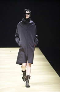 1071348316_YohjiYamamoto2001WomenRTW53.thumb.jpg.72a323a213d4db23c0afc22f1d530760.jpg