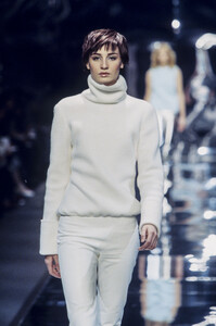 109106433_Lanvin1999WomenRTW4.thumb.jpg.c831219d8bd02096dd1a73ed65161596.jpg