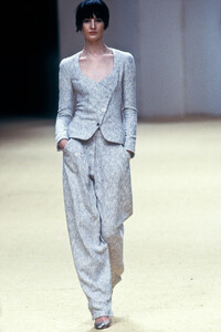 1097292385_Chanel1999HauteCouture36.thumb.jpg.20ee70f3cfc71980a49768c1d8b36601.jpg