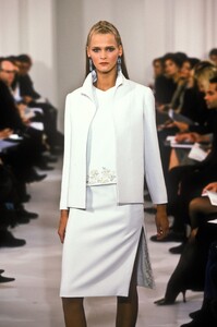 1107601313_Valentino1999HauteCouture86.thumb.jpg.3ec531a2f3acd9a22f589adc6bcbca34.jpg