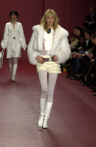 1116026726_Fendi2001WomenRTW81.thumb.jpg.f62bf0cc754d517b36f8d0f2ce1b9950.jpg