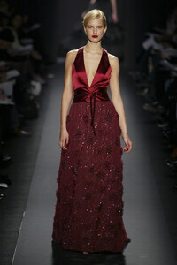 1116570728_CarolinaHerrera2003WomenRTW84.thumb.jpg.85fbf173aa02230aa45dcc337a5c581f.jpg
