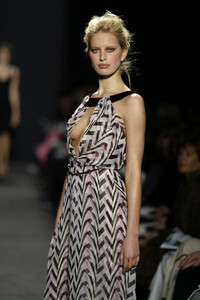 1122700715_CarolinaHerrera2004FW17.thumb.jpg.258f3afac682a305a3b229ae019afc41.jpg
