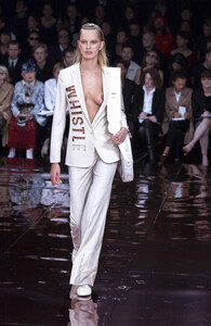 1171014809_StellaMcCartney2002WomenRTW16.thumb.jpg.43d35ba1bf025649cb92034d6b1a6d07.jpg