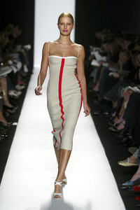1180945876_NarcisoRodriguez2004WomenRTW27.thumb.jpg.1f5ee2be82514c6e9351edc8cf02c844.jpg