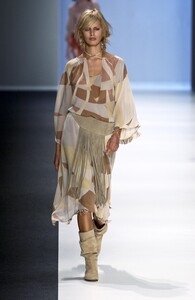 1202303876_Byblos2002WomenRTW50.thumb.jpg.ca9479a43c0292c2f19333bf0b22a9a5.jpg
