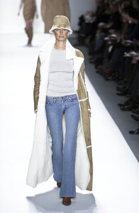 120413240_MichaelKors2002WomenRTW90.thumb.jpg.08e17267eabbb9fefe2ebc7fdc1f4ae9.jpg