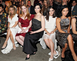 Laura+Prepon+Christian+Siriano+Front+Row+Spring+KVagrLlypZIx.jpg