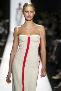 1218734156_NarcisoRodriguez2004WomenRTW28.thumb.jpg.1b02fa45859a47620df9cd41e4639288.jpg