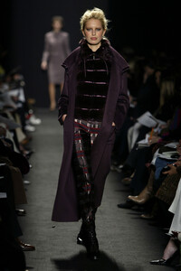 1219802620_CarolinaHerrera2004FW14.thumb.jpg.deb4977462eaaacaaeed846003d21f18.jpg