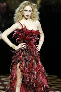 1235619508_JustCavalli2004WomenRTW15.thumb.jpg.72eff753fdbc66defa7855ecc13e68fd.jpg