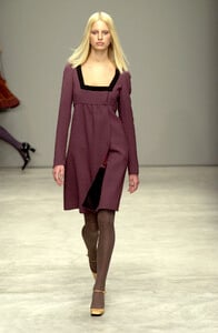 123809321_Prada2001WomenRTW4.thumb.jpg.ee732fb51bac866b84a6063c857952ec.jpg