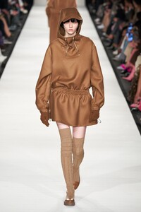 Sofia Steinberg Max Mara Fall 2022 RTW MFW 1.jpg