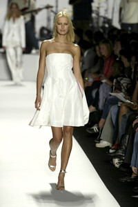 125100348_TommyHilfiger2004WomenRTW3.thumb.jpg.689e53170c9dd61c216c6f7beffbadaf.jpg