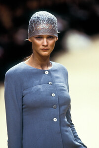 1301478338_Chanel1999HauteCouture78.thumb.jpg.afe69ece8784839d03f897cb4537bb60.jpg