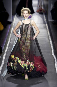 1316459483_JeanPaulGaultier2001HauteCouture82.thumb.jpg.3d16d1a2c36e62776d2d8c6c3a30e1cc.jpg