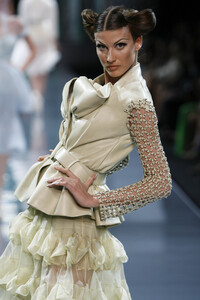 1331524895_ChristianDior2008HauteCouture59.thumb.jpg.6f0411d68d5730bab7272ec934299ffc.jpg