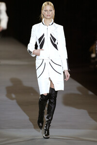 135264070_Sportmax2003WomenRTW3.thumb.jpg.1742dcc7d818caf4bd8b9fcfe7a7f3e5.jpg