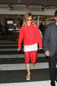 Suki+Waterhouse+Suki+Waterhouse+Seen+LAX+4eWz5n4SsUjx.jpg