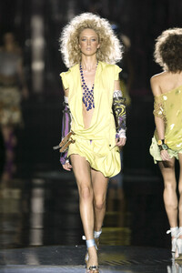 1358411978_JustCavalli2004WomenRTWSpring(4).thumb.jpg.80d8ab8759aec1ddb2184d2f004bfcd2.jpg