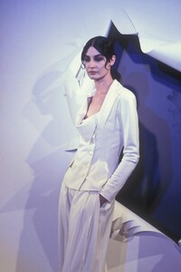 1363467725_ChristianDior1999HauteCouture86.thumb.jpg.e8227d183172e91944046048aebe2d56.jpg