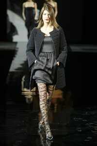 138218226_GiorgioArmani2003WomenRTW26.thumb.jpg.c537b26193adf375ff9e84951f44a854.jpg