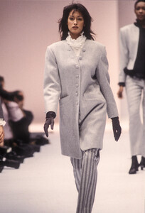 1388890445_LauraBiagiotti1993WomenRTW209.thumb.jpg.8d9f1d575404593cbf2ef611c7a5d6f2.jpg