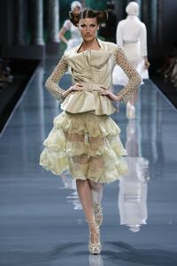 1403744941_ChristianDior2008HauteCouture57.thumb.jpg.069bda8e0336bede5d4b5fd8c484eb71.jpg