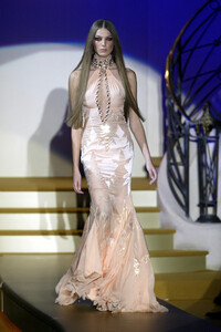 1403997762_GianniVersace2004HauteCouture122.thumb.jpg.8b0a3542cdaaceb7053104c4e5222a4e.jpg