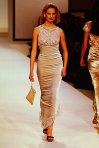 1420287830_Valentino-Fall-2000(2).thumb.jpg.56818acacc72cc51f1e71c33ce66e6da.jpg