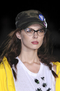 1422973782_Dsquared2Spring2010DetailsDq1tMKjhp4ux.thumb.jpg.8bbc235248d938b63ad4a6a19485f285.jpg