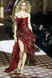 1427987492_JustCavalli2004WomenRTW14.thumb.jpg.a8917c00ee2447673b7ee455bf207348.jpg