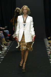 1428217516_Giles2005WomenRTW6.thumb.jpg.7a5325de052e81a135eaa73940c4b4d4.jpg
