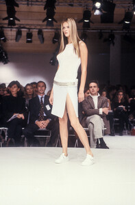 1437155516_PacoRabanne1999WomenRTW3.thumb.jpg.f5fb1c8c66d1fec14bf961aaaa10afc9.jpg