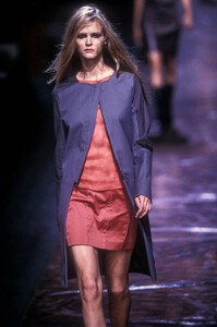 1437263899_VersusbyDonatella1999WomenRTW124.thumb.jpg.89dbbcb6c4abb47928bef8f54243854a.jpg