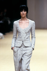 145615570_Chanel1999HauteCouture37.thumb.jpg.b8c1f94ba98f4a743b8f7fae47ccd41b.jpg