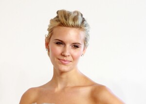 14824-maggie-grace-at-the-2009-cfda-fashion-awards.jpg