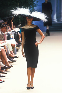 1499735432_PierreBalmain1998HauteCouture9.thumb.jpg.d67d15dfd6c4a05688f1ce5793df5e89.jpg