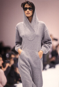 1524002542_LauraBiagiotti1993WomenRTW172.thumb.jpg.95dda6656c7aa7904890450c4c280413.jpg