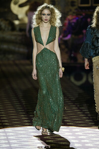 1553668319_JustCavalli2004WomenRTW50.thumb.jpg.3a6a8c207514ea62c7ddfc4f445cb309.jpg