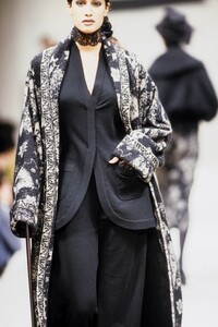 1560413867_JinAbe1993WomenRTW48.thumb.jpg.499cf24345dd7cfa48d83624868c762a.jpg
