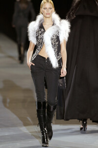 1576466483_Sportmax2003WomenRTW57.thumb.jpg.27c15b2ef924ca13db2f935b60771571.jpg