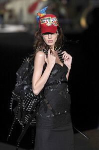 1587501811_Dsquared2Spring20103fe5xbd71SPx.thumb.jpg.7a634e93de7f4b26a81fa71483887933.jpg